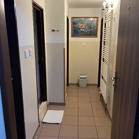 Pod Zamkem Πανσιόν 3*